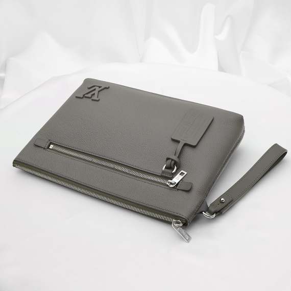 Louis Vuitton(루이비통) M81735 카키 레더 테이크 오프 아이패드 파우치 클러치