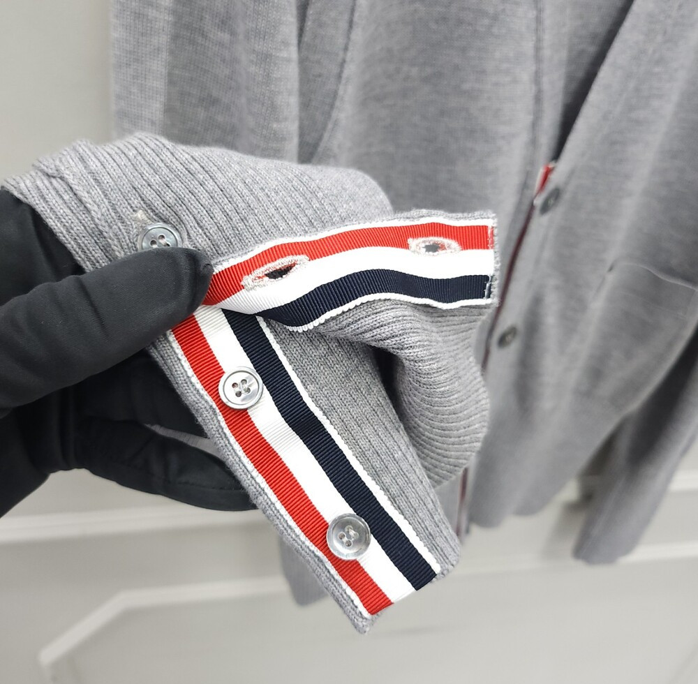 [럭스유] 2 / 톰브라운 사선완장 메리노울 베스트 니트 가디건