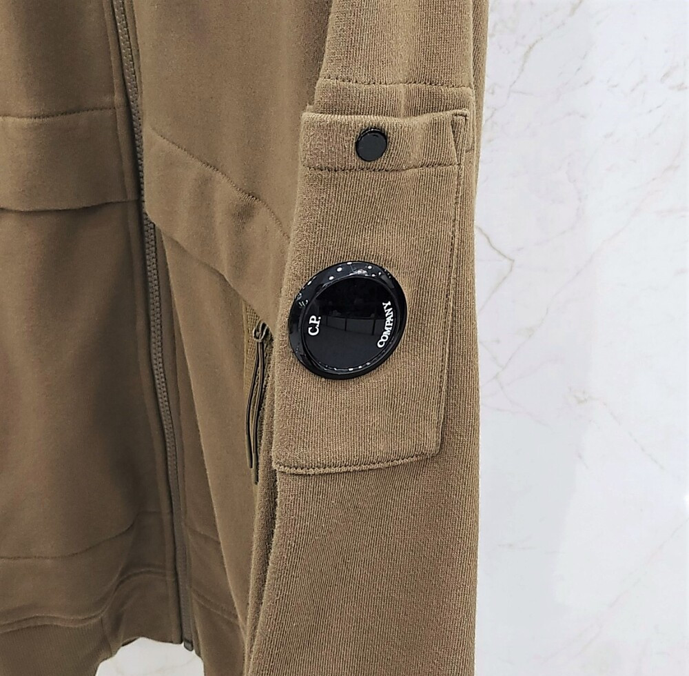 [럭스유] (새상품) L / CP컴퍼니 로고 패치 집업 자켓