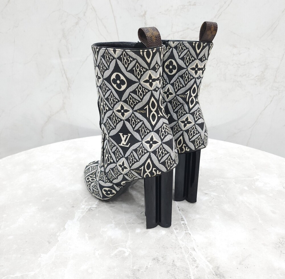 [럭스유] 37 / 루이비통 SINCE 1854 실루엣 앵클 부츠