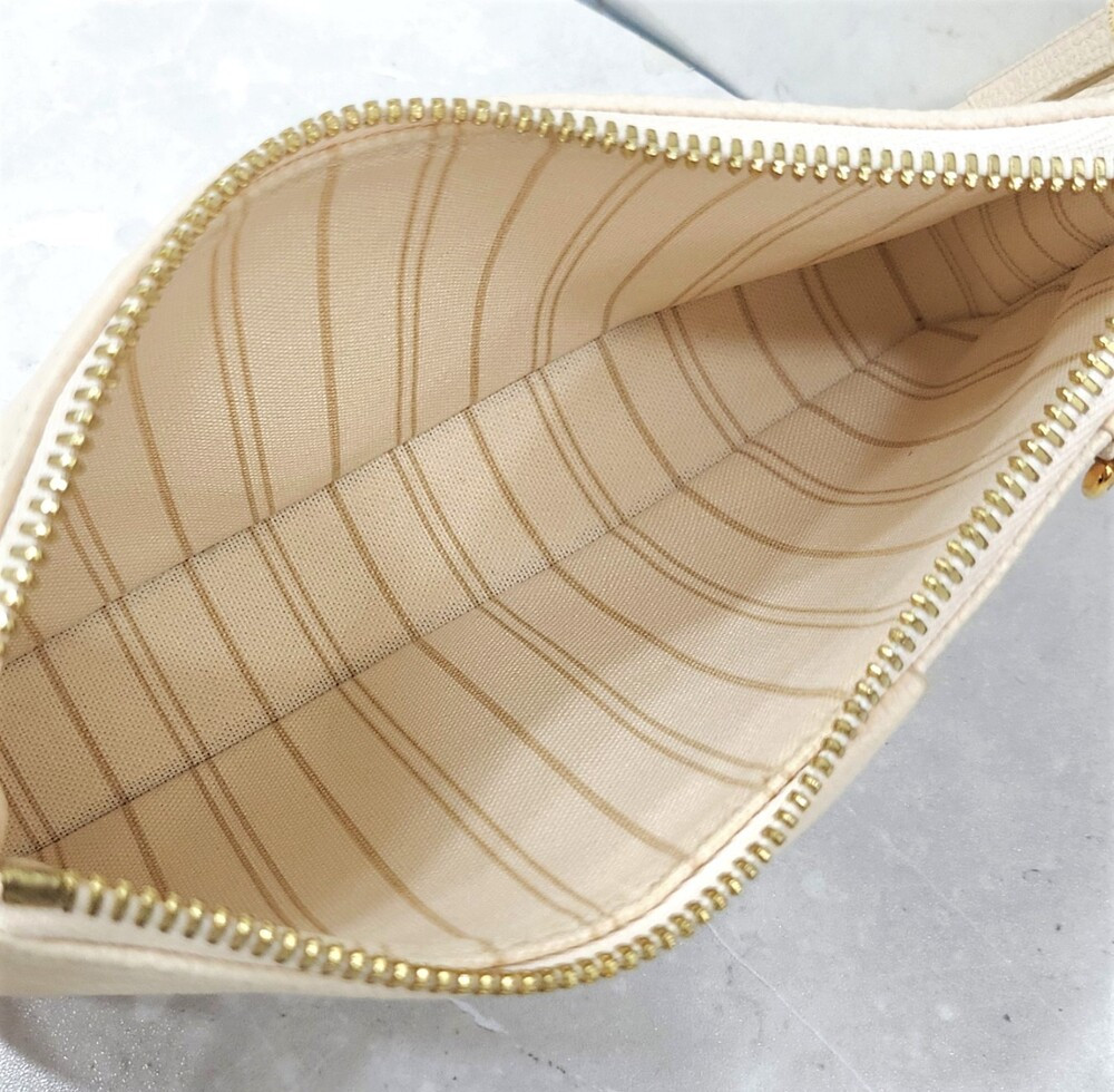 [럭스유] 루이비통 이지 파우치 온 스트랩 체인백 M81066