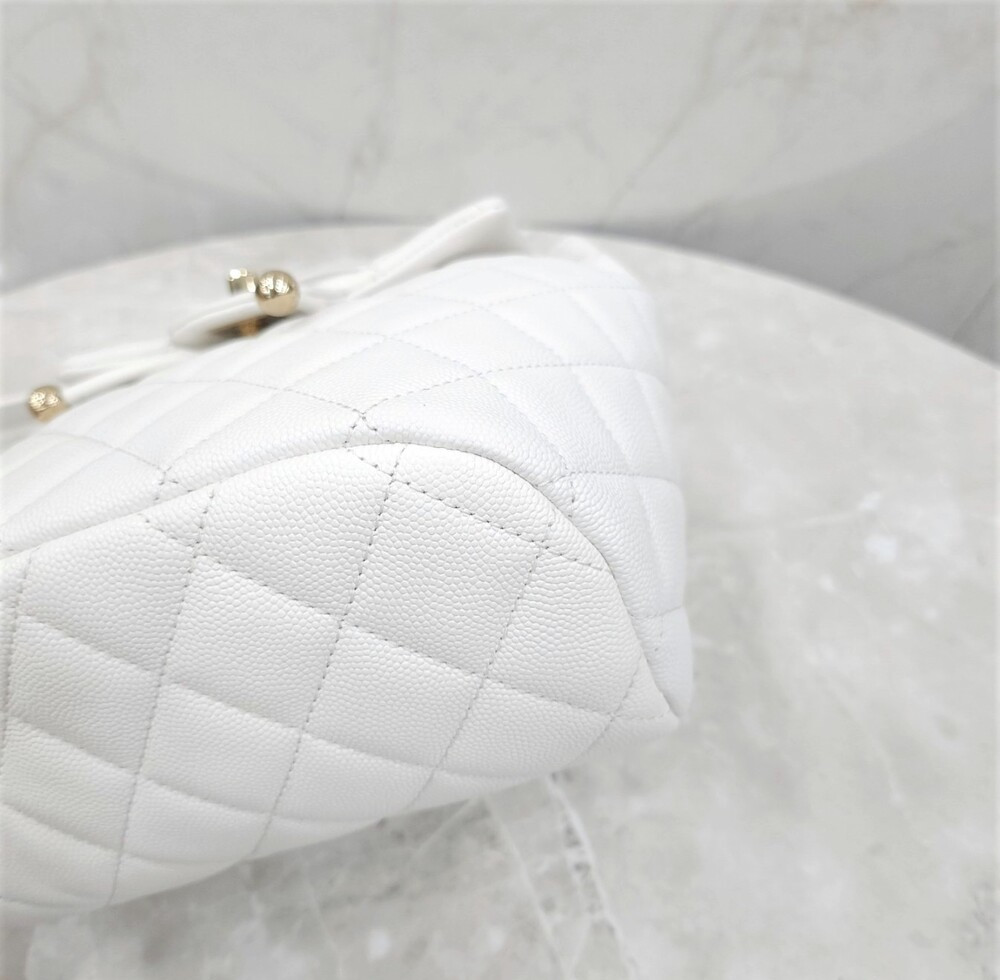 [럭스유] (새상품) 샤넬 화이트 어반스피릿 백팩 스몰 캐비어 AS4058