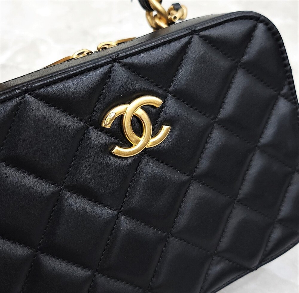 [럭스유] 샤넬 체인 베니티 코스메틱 스몰 탑핸들 백 AS3318