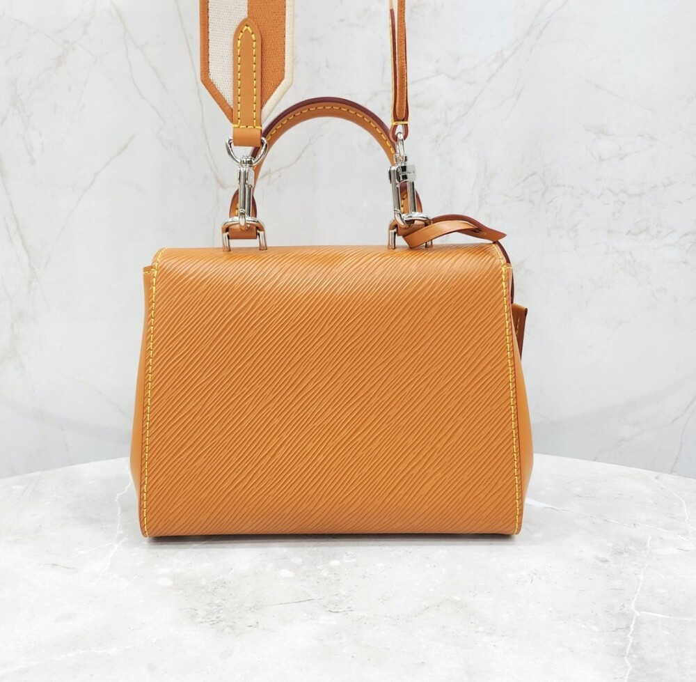 [럭스유] 루이비통 클루니 미니 에피 토트백 골드 미엘 M58931