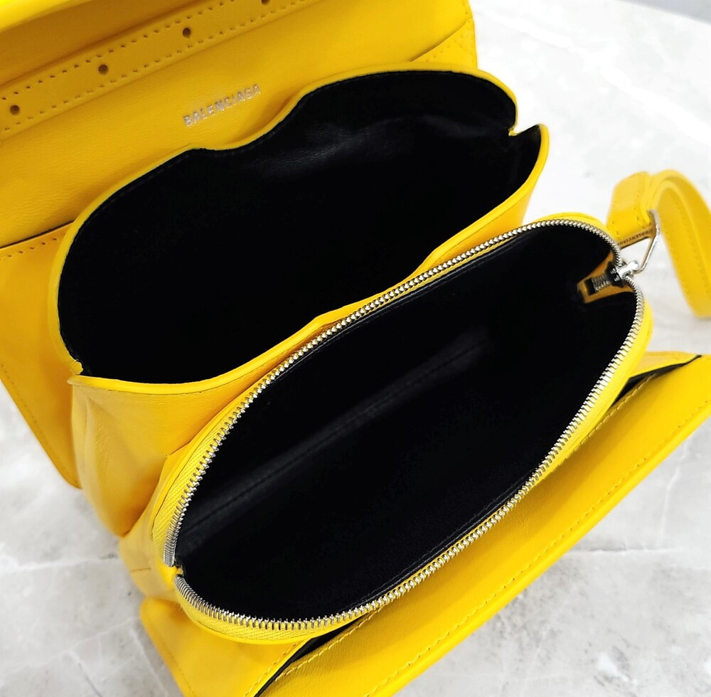 [럭스유] (새상품) 발렌시아가 옐로우 B 로고 스몰 숄더백