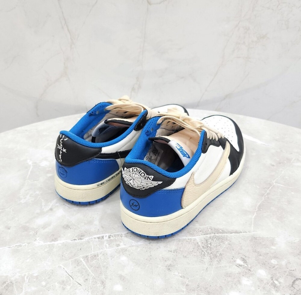 [럭스유] 250 / 나이키 X 프라그먼트 조던1 스캇 로우 스니커즈