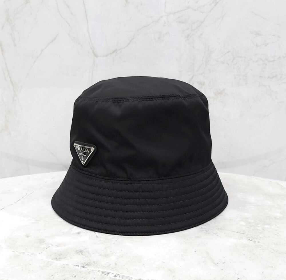 [럭스유] 프라다 삼각로고 리나일론 버킷햇 M