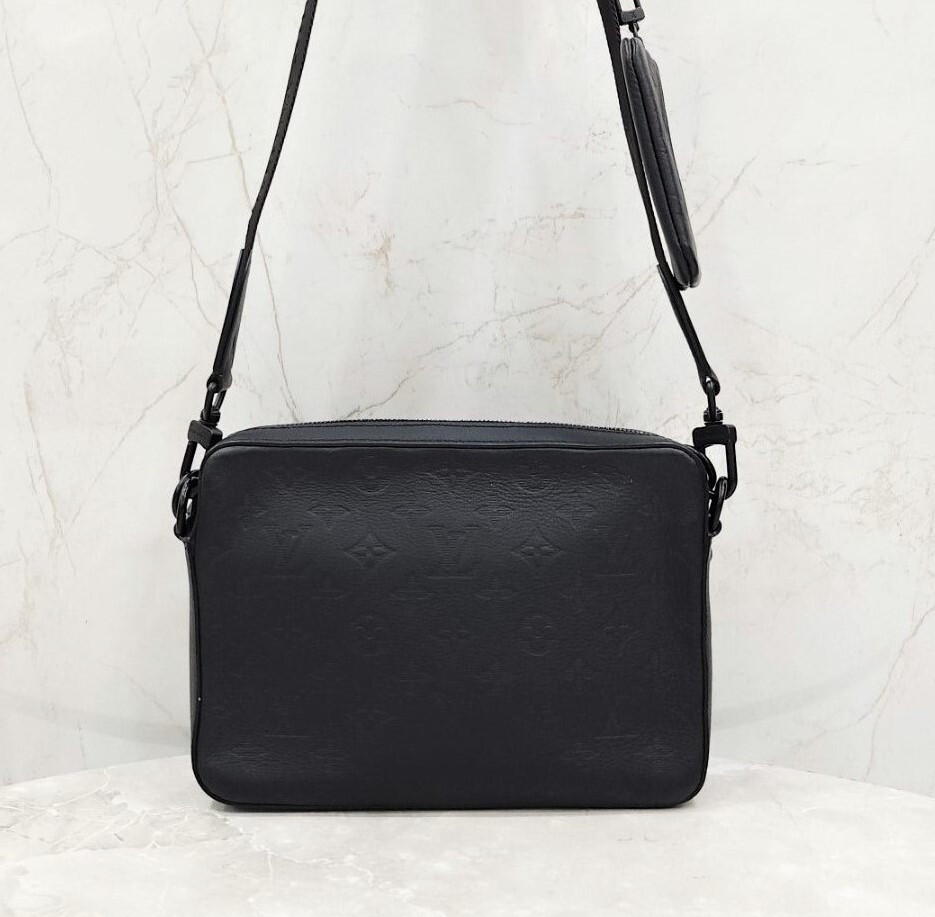 [럭스유] 루이비통 쉐도우 모노그램 트리오 메신저백 M46602