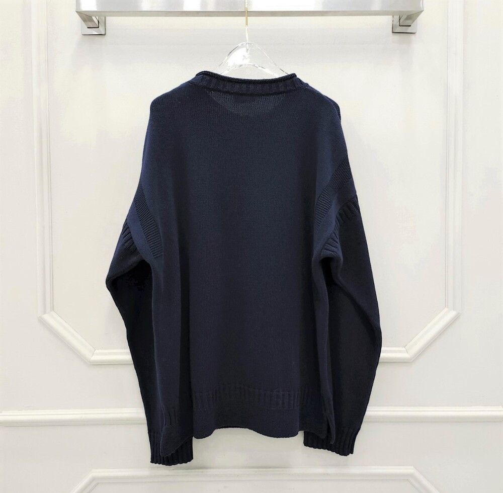 [럭스유] L / 디올 플라워 자수 로고패치 스웨터 니트