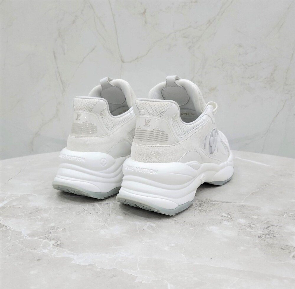 [럭스유] (새상품) 39 / 루이비통 화이트 플라워 런 55 스니커즈 1ACGQG