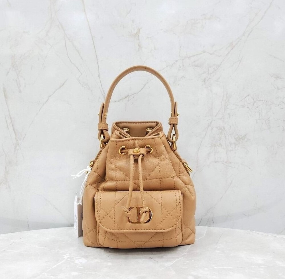 [럭스유] (새상품) 디올 카로 나노 버킷백 라이트골드 매크로 까나쥬 S5250UNOZ