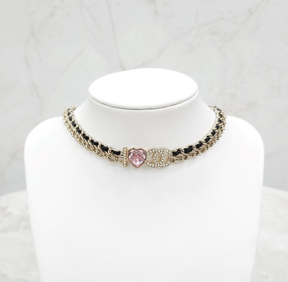 [럭스유] 샤넬 아이러브 CC 진주 하트 체인 초커 목걸이 AB8631