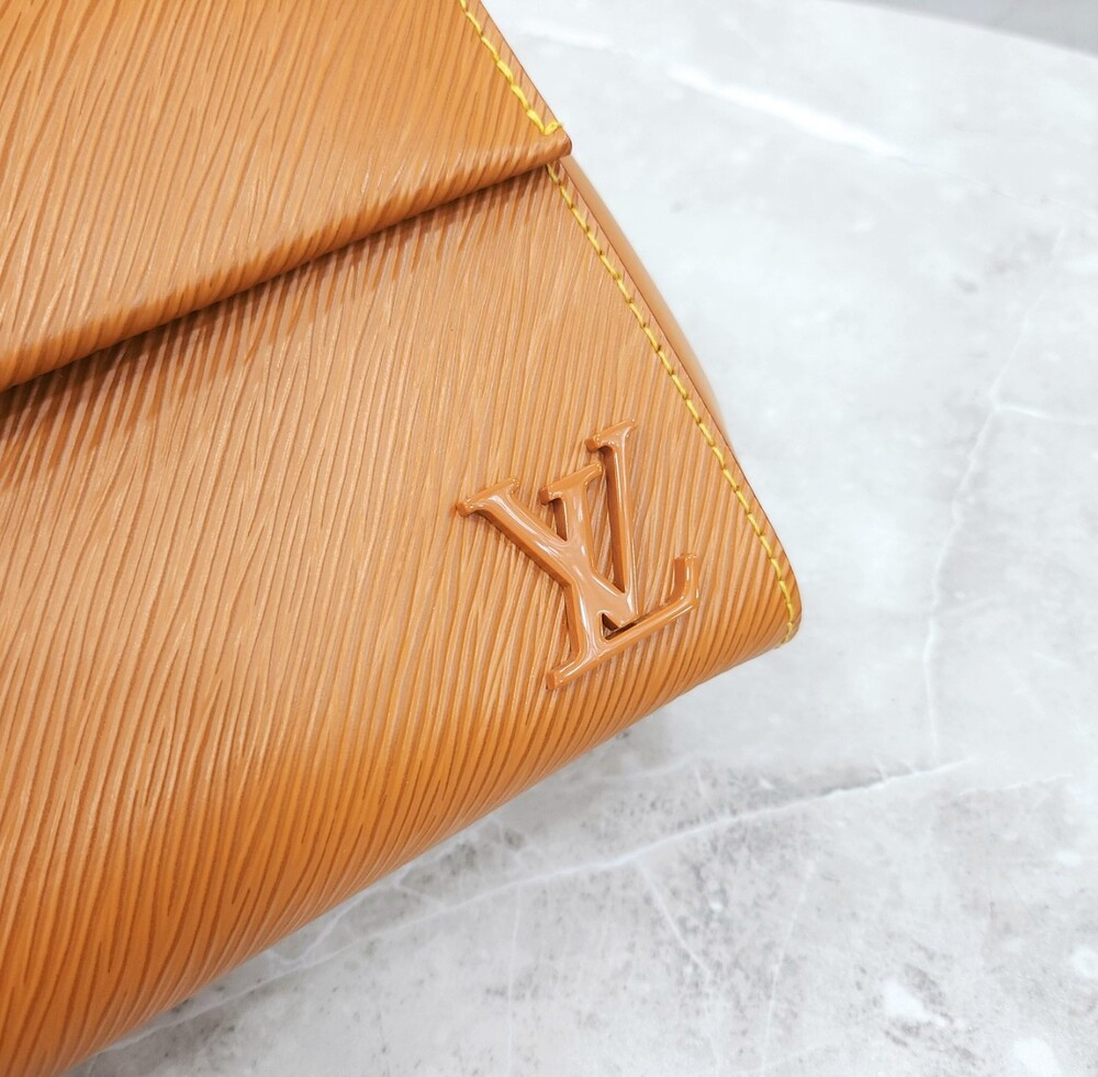 [럭스유] 루이비통 클루니 미니 에피 토트백 골드 미엘 M58931