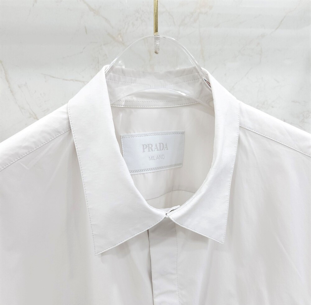 [럭스유] L / 프라다 트라이앵글 디테일 셔츠 SC753
