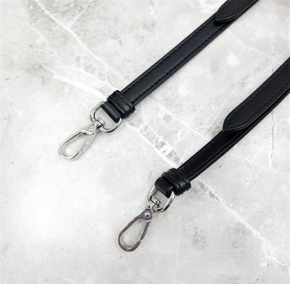 [럭스유] 프라다 엠보싱 로고 트라이앵글 미니 크로스백