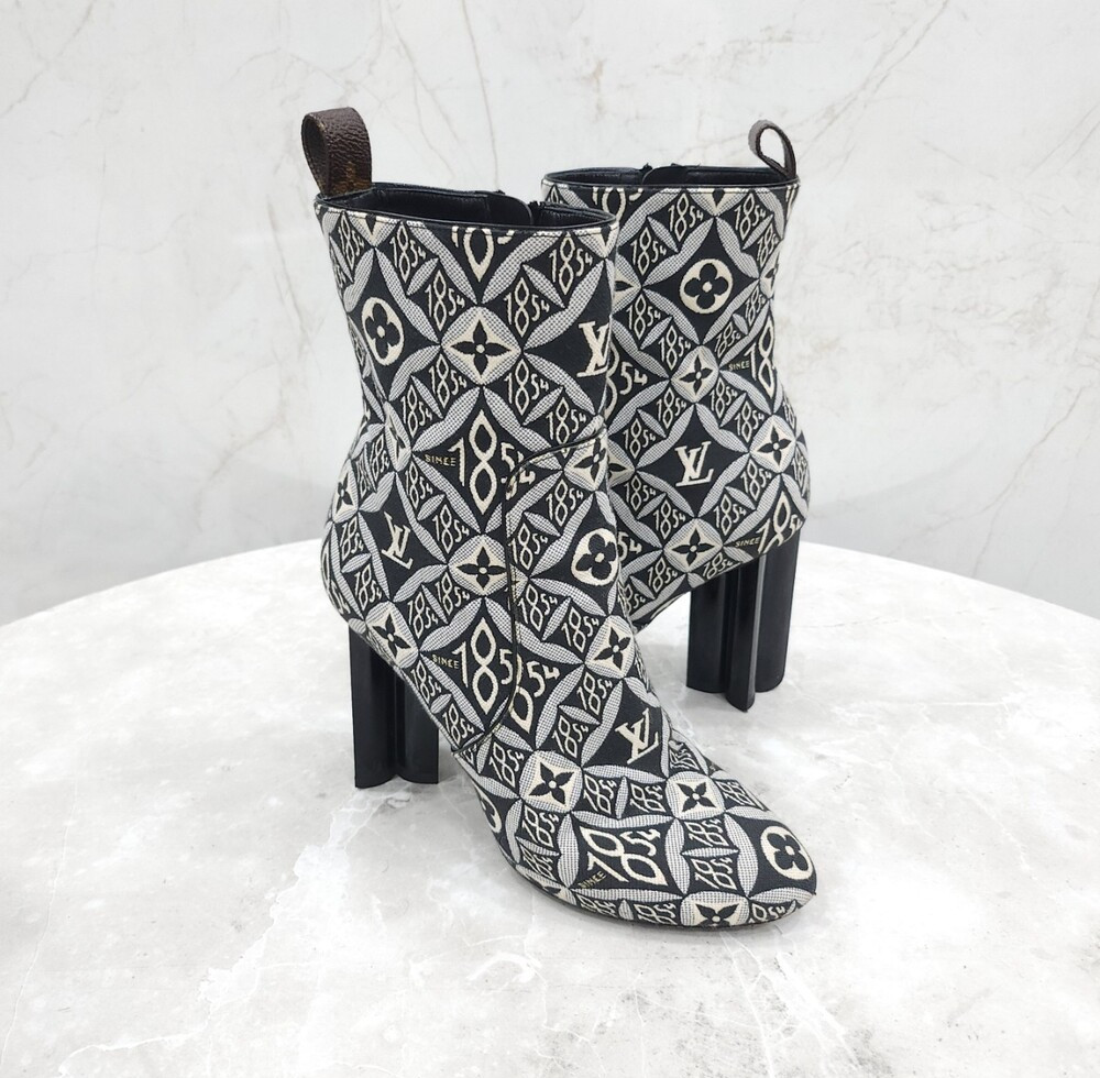 [럭스유] 37 / 루이비통 SINCE 1854 실루엣 앵클 부츠
