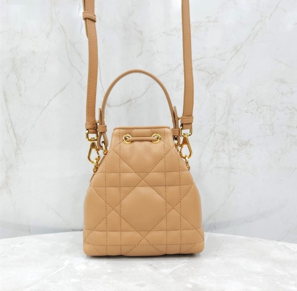 [럭스유] (새상품) 디올 카로 나노 버킷백 라이트골드 매크로 까나쥬 S5250UNOZ