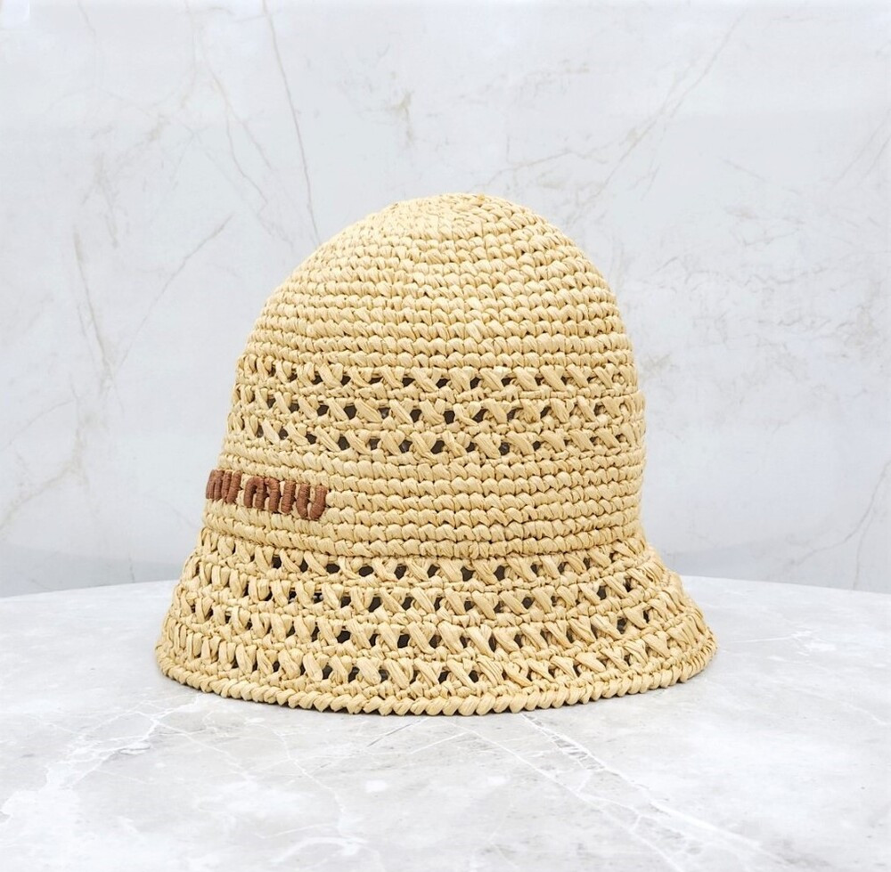 [럭스유] (새상품) 미우미우 로고 라피아 버킷햇 L 5HC287