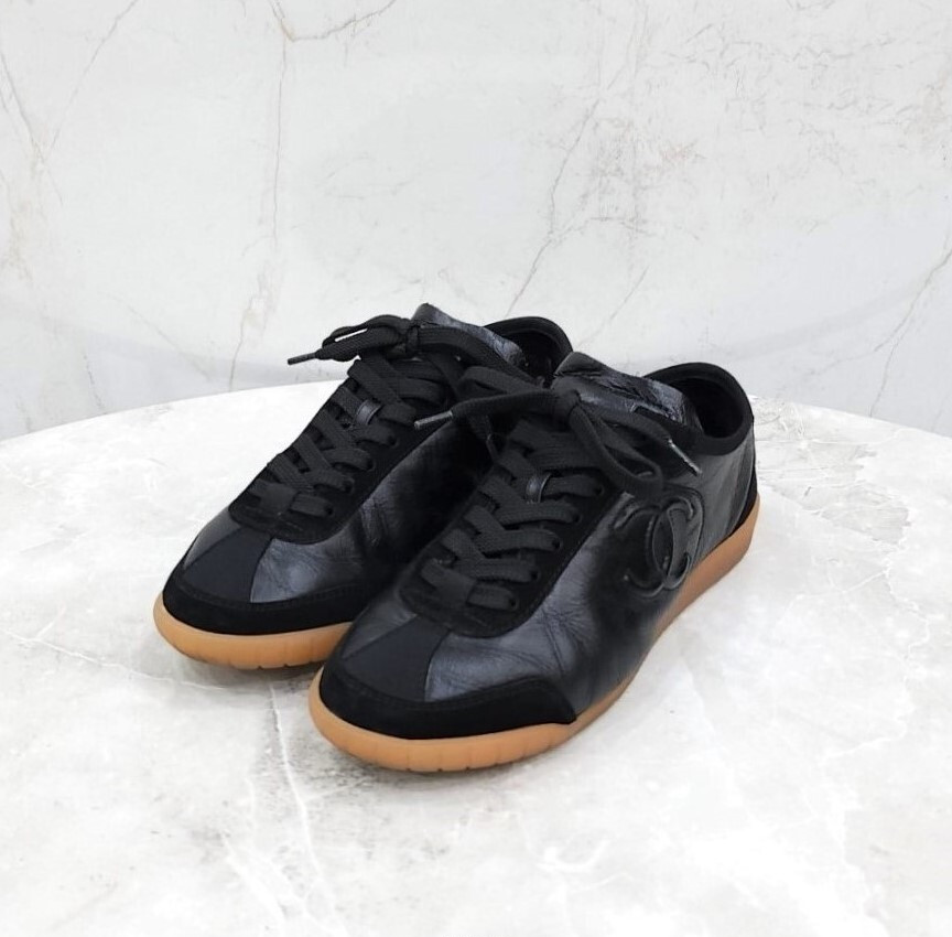 [럭스유] 37 / 샤넬 24FW CC로고 벨벳 카프스킨 스니커즈 G45996