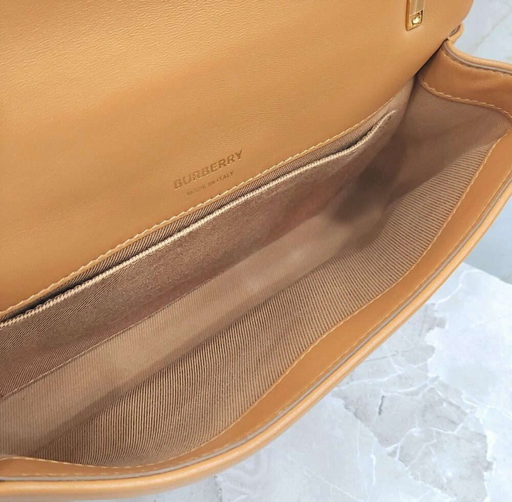 [럭스유] 버버리 TB 퀄팅 램스킨 롤라 체인백 8059514