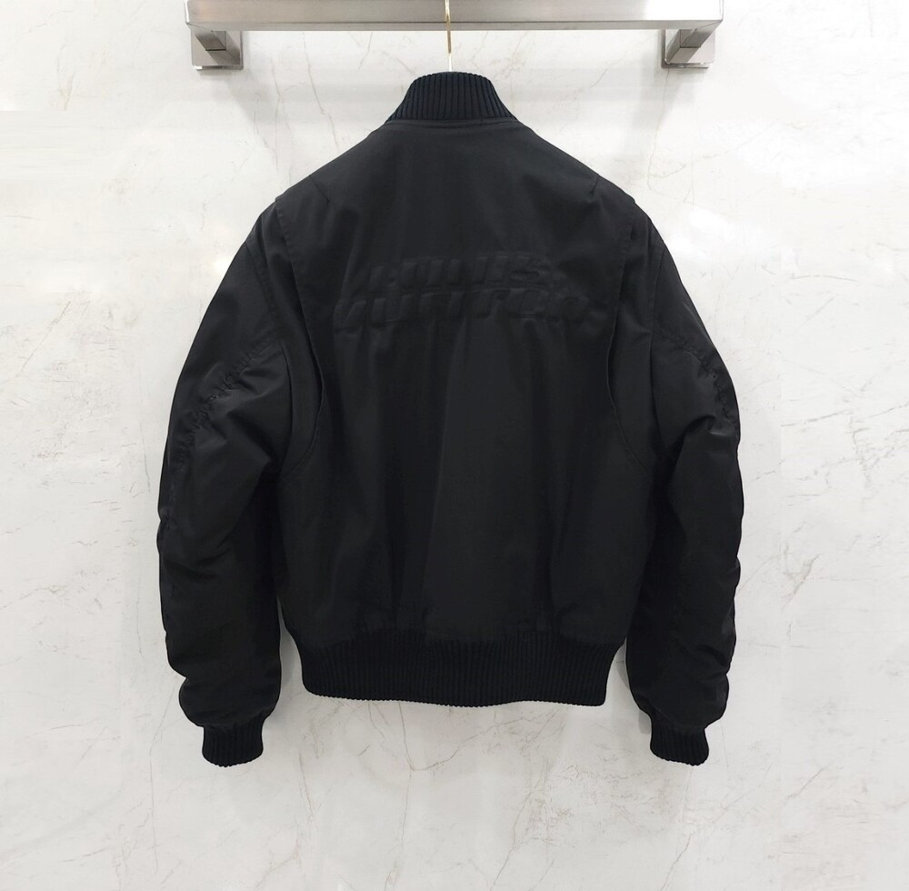 [럭스유] 48 / 루이비통 LV 모노그램 리버서블 보머 자켓