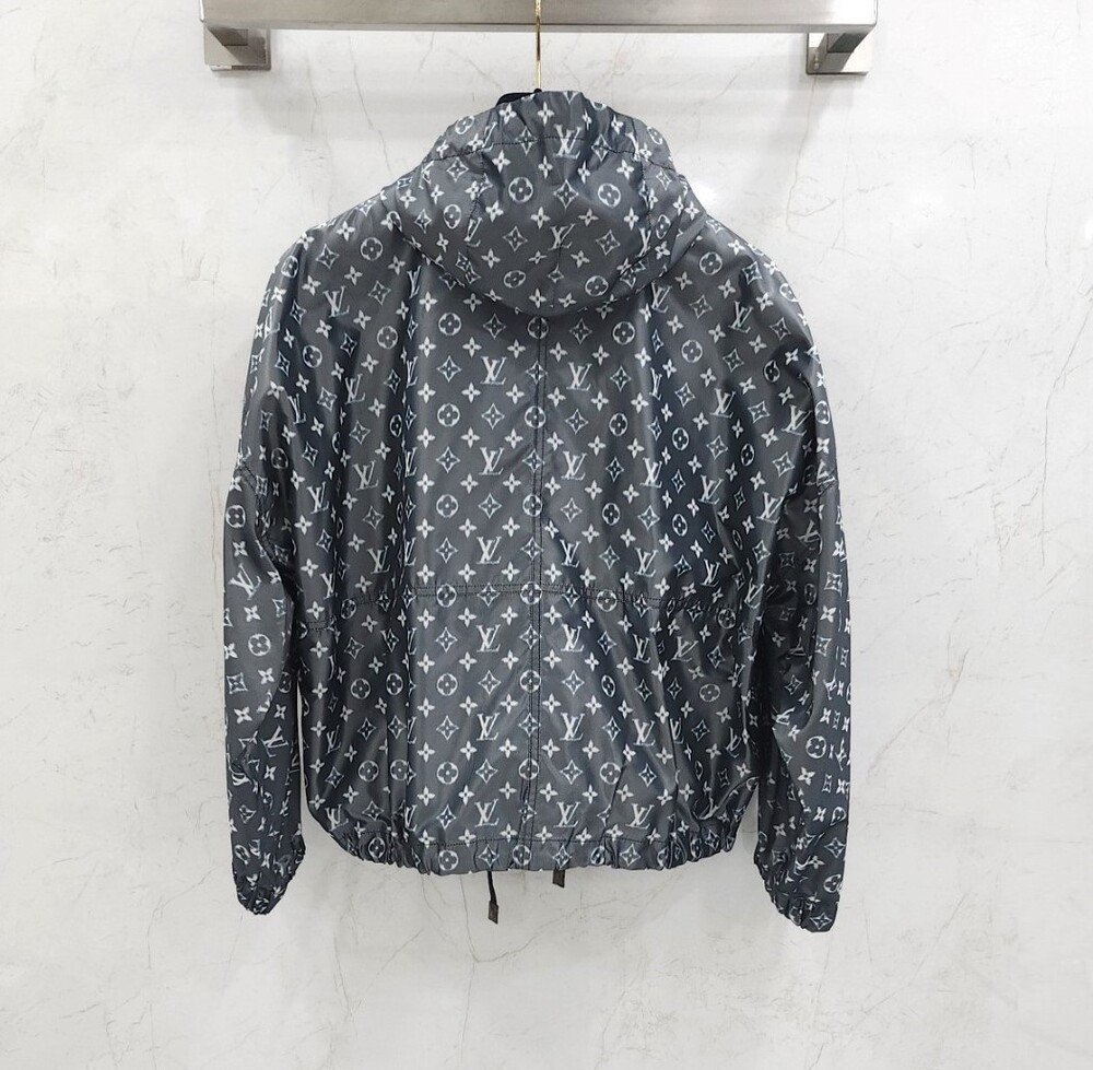 [럭스유] 38 / 루이비통 모노그램 윈드브레이커 자켓 1A6193