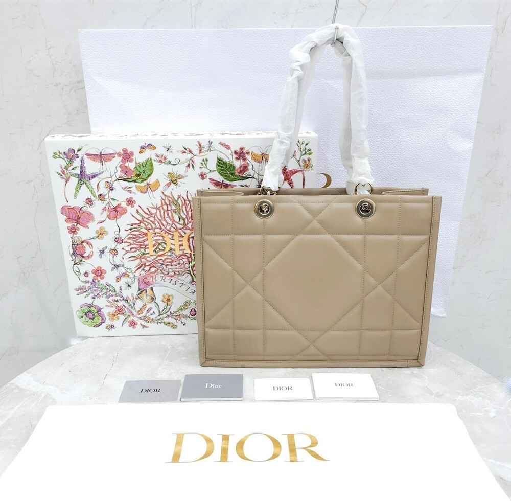 [럭스유] (새상품) 디올 레더 에센셜 토트백 M8721OZVJ