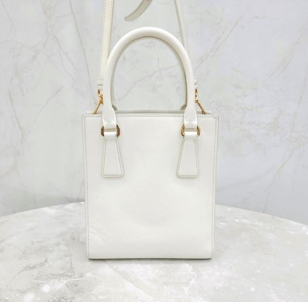 [럭스유] 프라다 화이트 사피아노 레더 미니 크로스백 1BA358