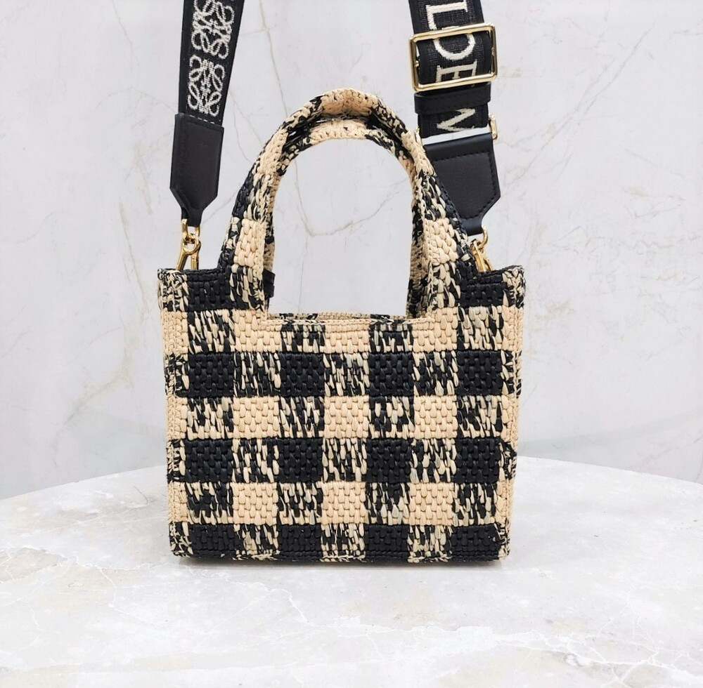 [럭스유] 로에베 라피아 체크 미니 토트백 ALF1V46X10