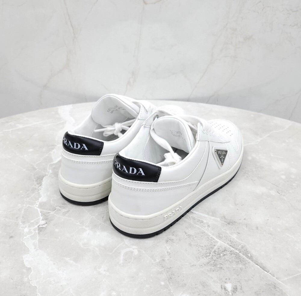 [럭스유] 37.5 / 프라다 화이트 다운타운 레더 스니커즈 1E792M