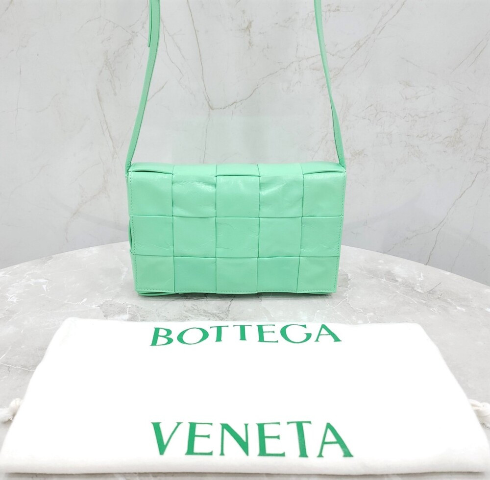 [럭스유] 보테가베네타 스몰 카세트 크로스바디 백 667298