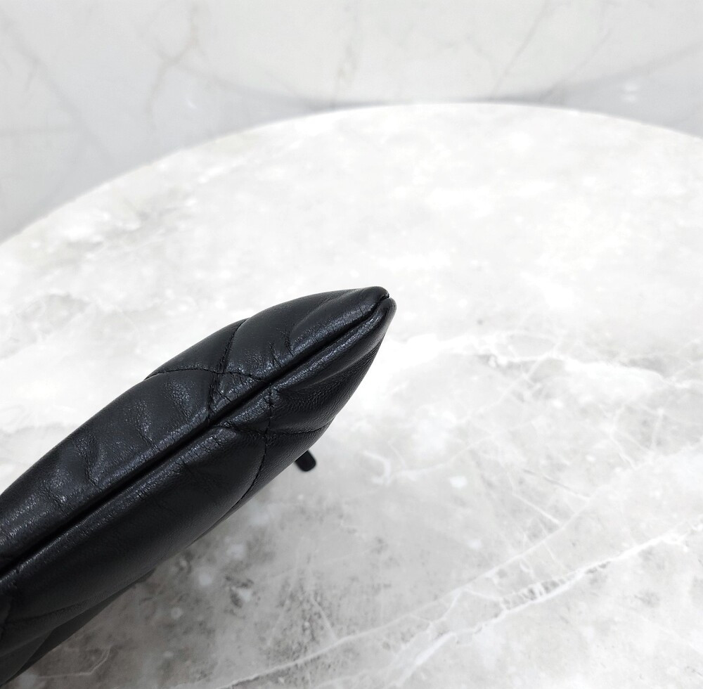 [럭스유] 샤넬 19 클러치 미디움 블랙 금장 AP0952