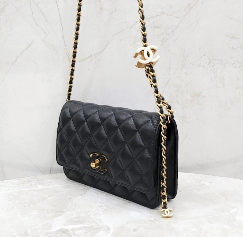 [럭스유] 샤넬 월렛 온 체인 WOC 미니 크로스백 램스킨 AP3938