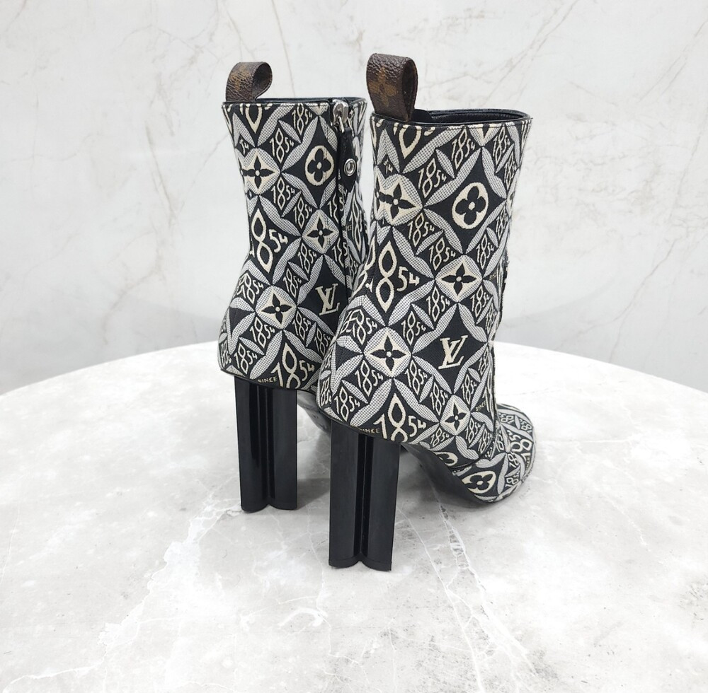 [럭스유] 37 / 루이비통 SINCE 1854 실루엣 앵클 부츠