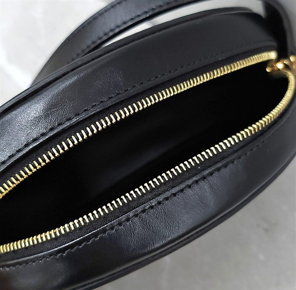 [럭스유] 셀린느 퀴르 트리오페 오벌 펄스 숄더백 10I703DPQ