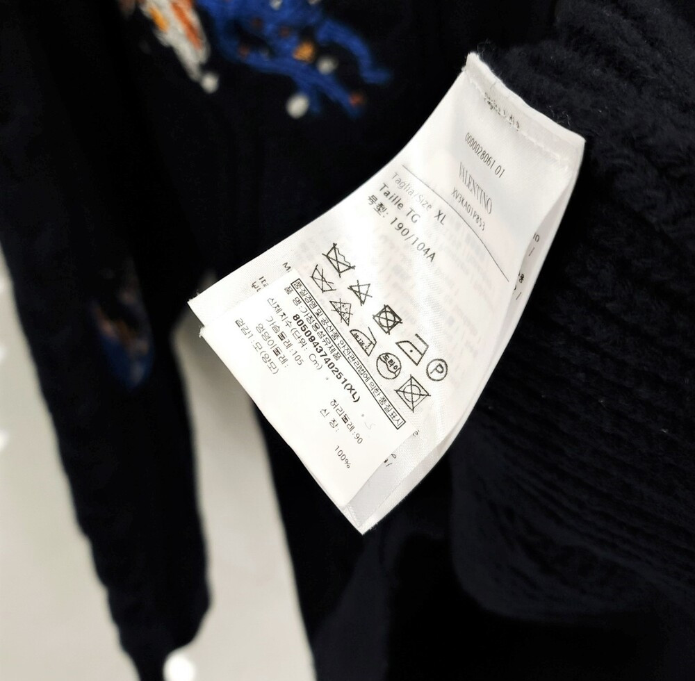 [럭스유] XL / 발렌티노 백 로고 자수 애니멀 가디건