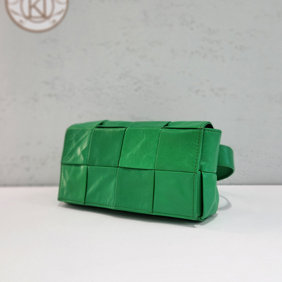 보테가베네타 카세트 레더 패러킷 크로스백 651053