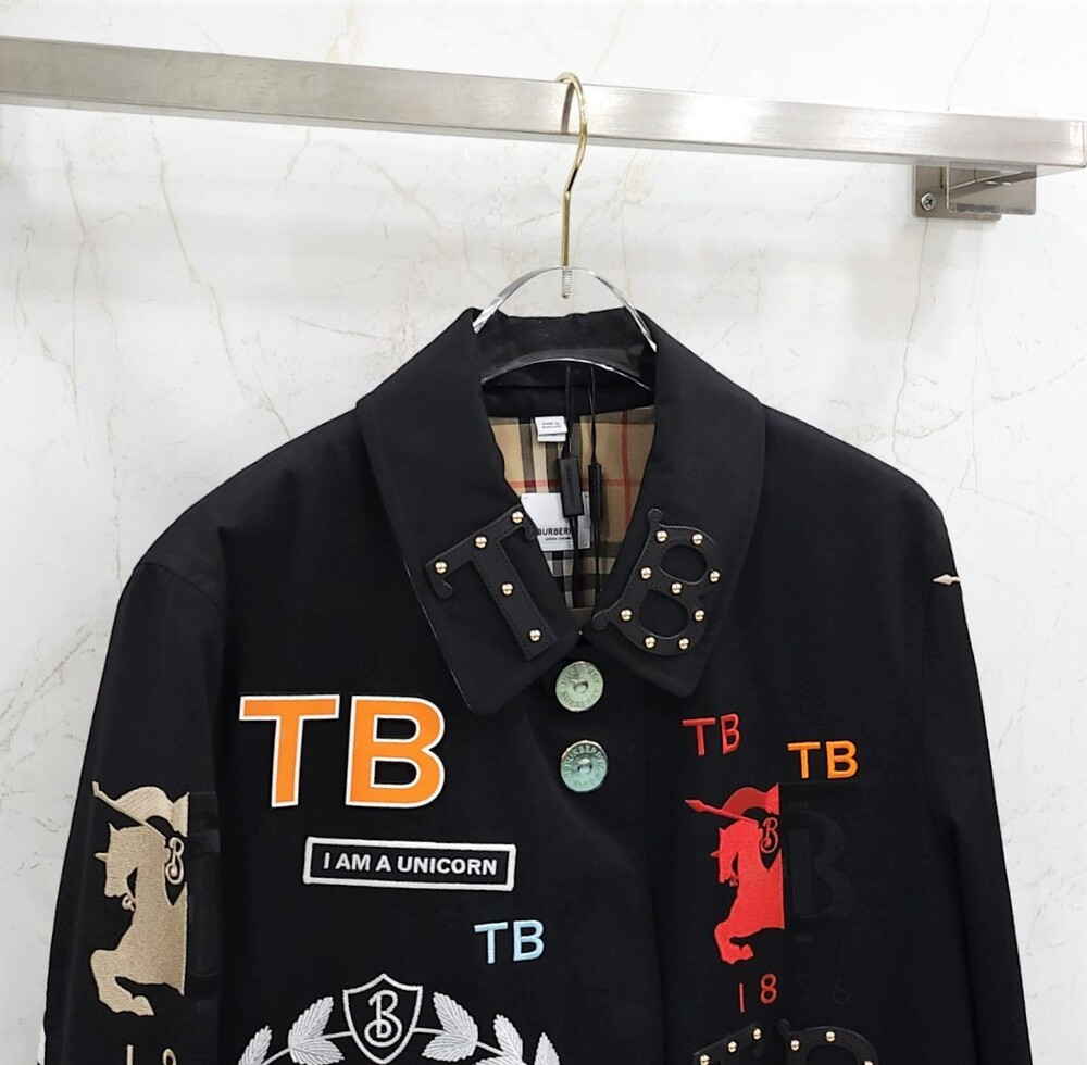 [럭스유] (새상품) 40 / 버버리 한정판 TB 스터드 멀티 자수 트렌치 코트