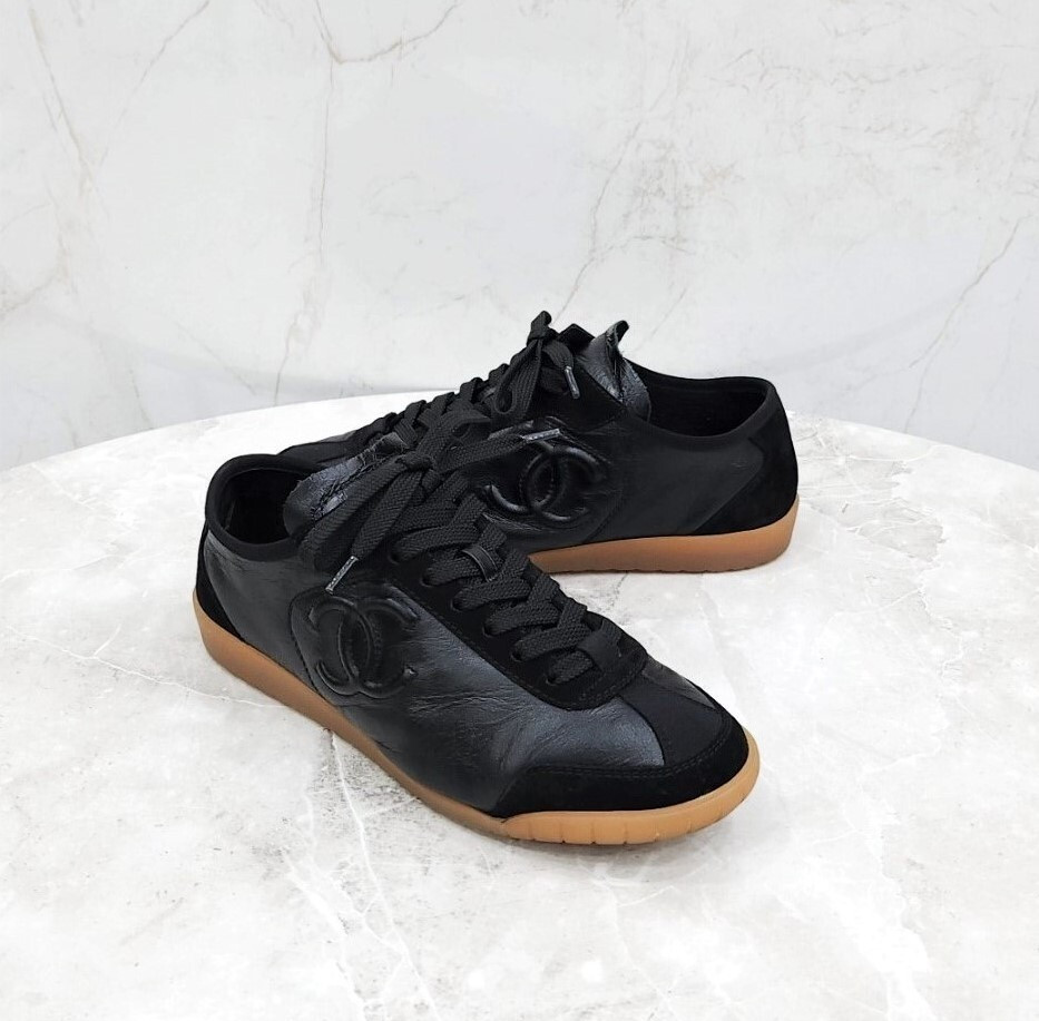 [럭스유] 37 / 샤넬 24FW CC로고 벨벳 카프스킨 스니커즈 G45996