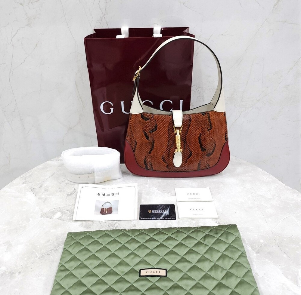 [럭스유] (새상품) 구찌 재키 1961 스몰 파이썬 백 636706