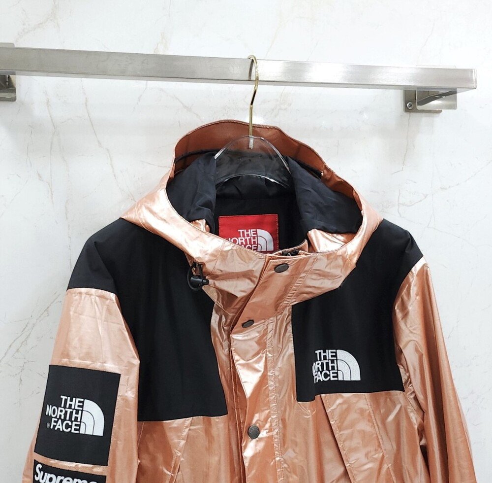 [럭스유] S / 슈프림 X 노스페이스 메탈릭 마운틴 파카 로즈골드