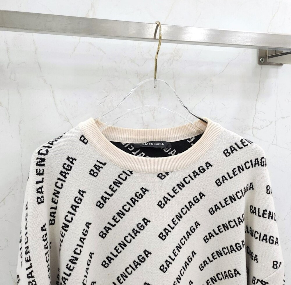 [럭스유] M / 발렌시아가 멀티로고 올오버 라운드 니트 702952