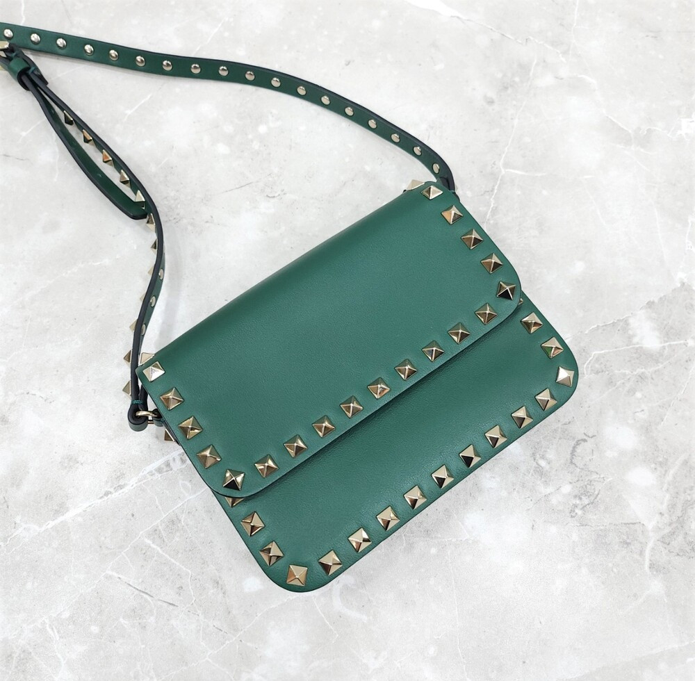 [럭스유] 발렌티노 그린 락스터드 크로스백