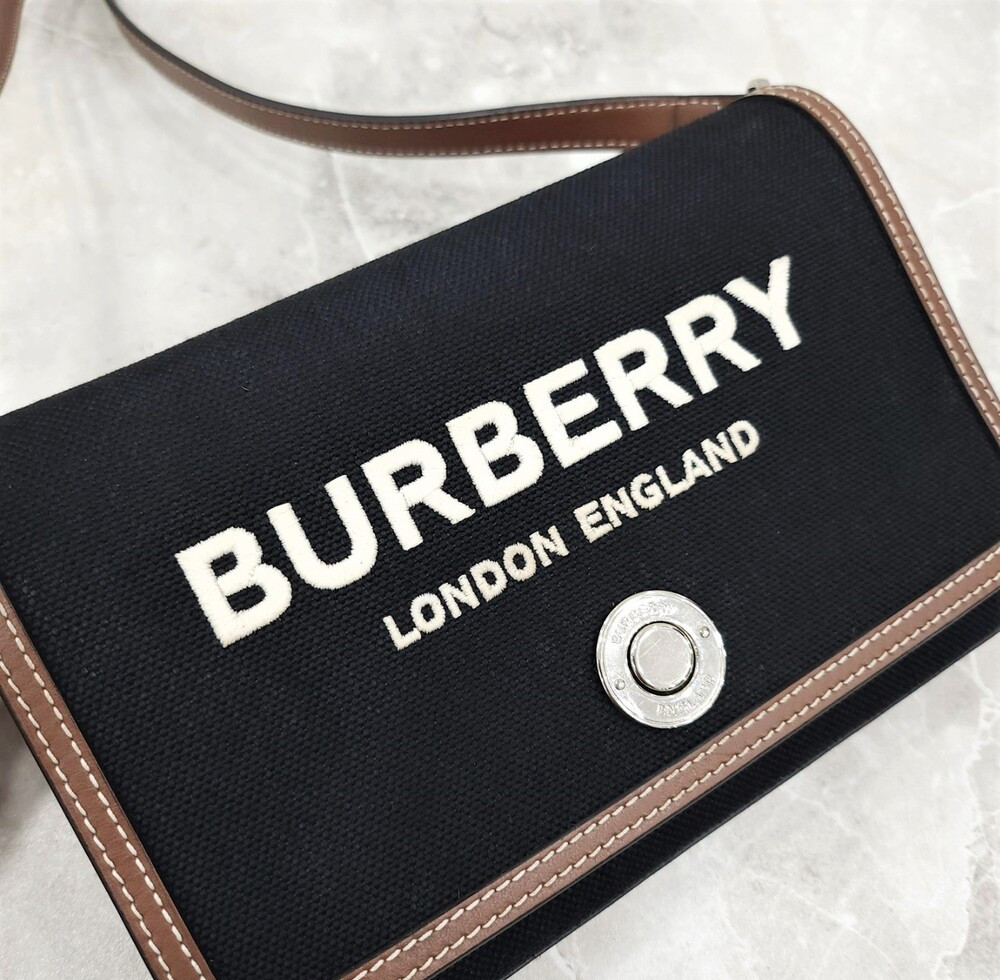 [럭스유] 버버리 테크니컬 코튼 노트 미니 크로스백 8055181