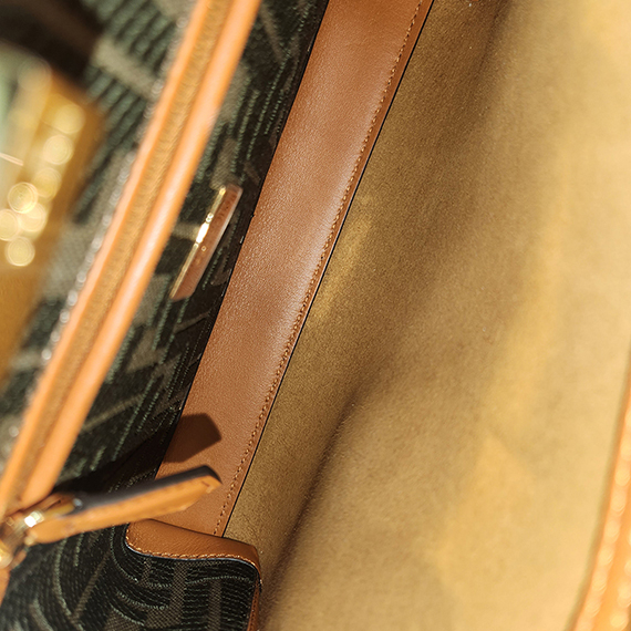 펜디 피카부 아이코닉 미니 토트백 8BN244