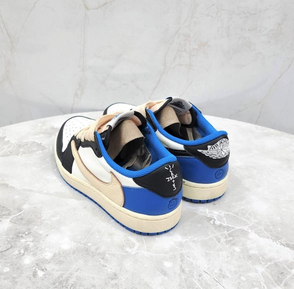 [럭스유] UK5.5 / 나이키 X 프라그먼트 조던1 스캇 로우