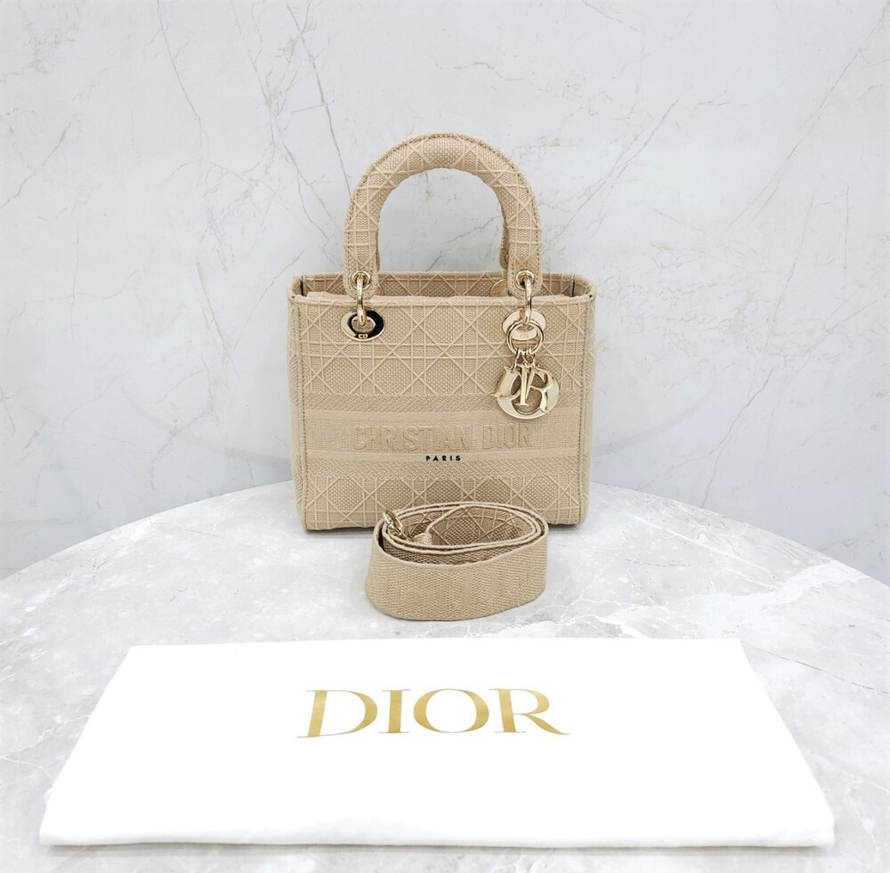 [럭스유] 디올 레이디 디라이트 미디움 까나쥬 자수 베이지 M0565OREY