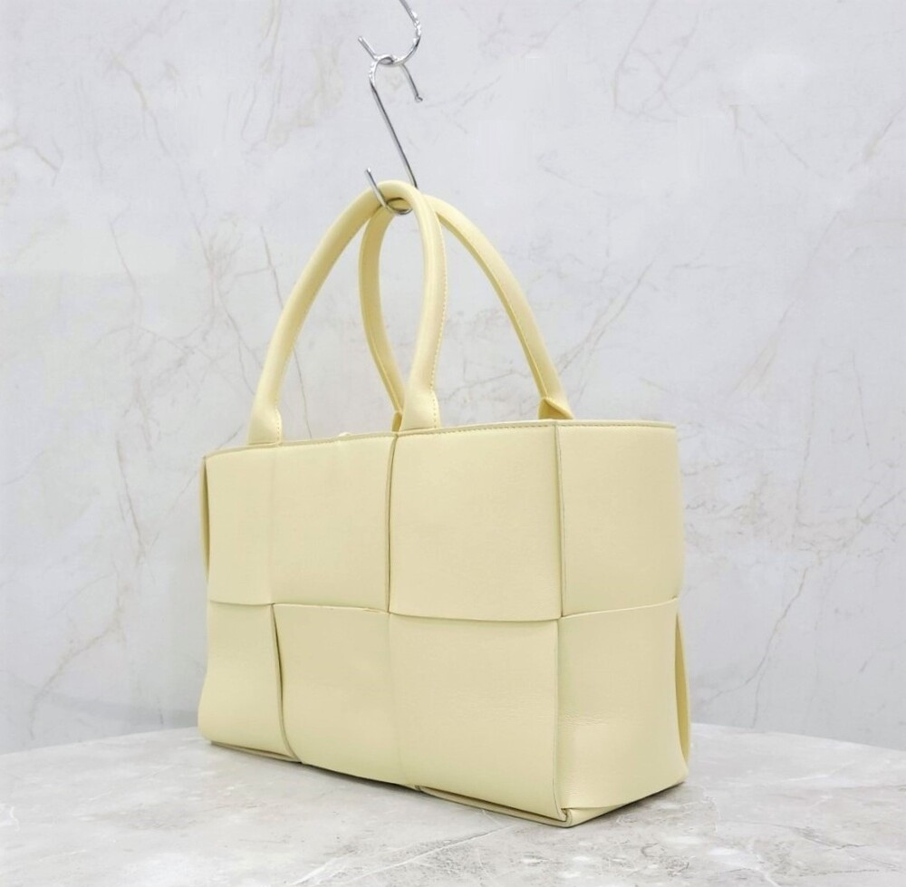 [럭스유] 보테가베네타 인트레치아토 미디엄 아르코 토트백