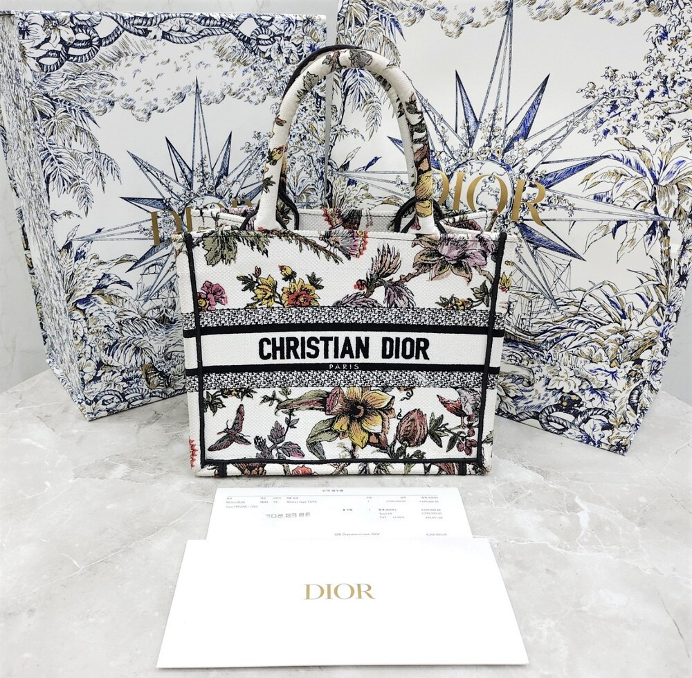 [럭스유] 디올 쟈뎅 보타닉 엠브로이더리 북토트 화이트 스몰