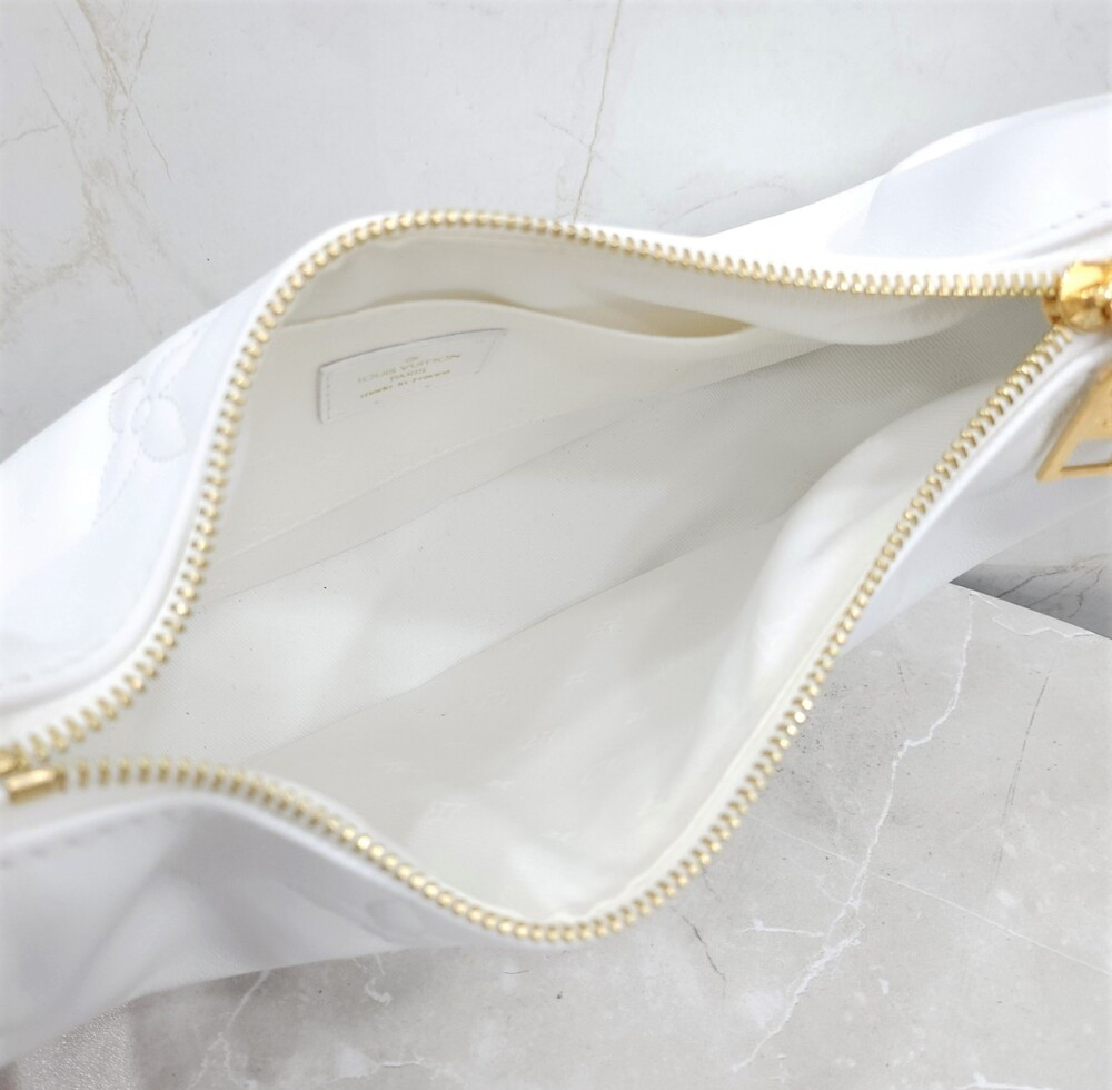 [럭스유] (새상품) 루이비통 오버 더 문 호보백 M59959